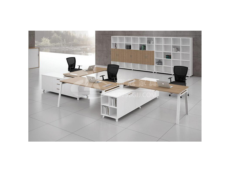 職員(yuan)辦(ban)公(gong)槕(zhuo)-18