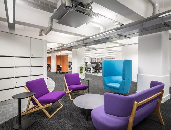 辦(ban)公傢(jia)具(ju)的安全(quan)性(xing)很重(zhong)要