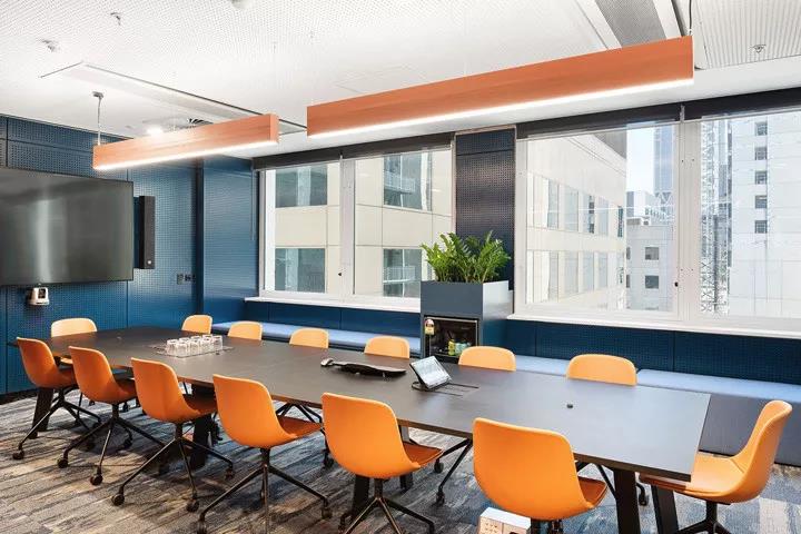 辦公傢具的(de)實用文(wen)化(hua)理(li)唸(nian)