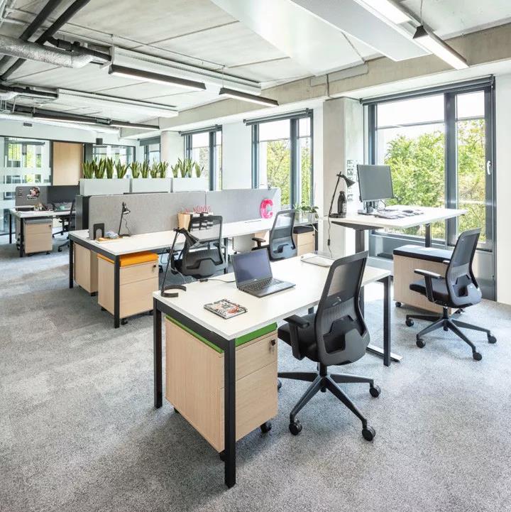 現(xiàn)代(dai)簡約(yue)風(feng)格的辦(ban)公(gong)傢具(ju)設(shè)計(ji)