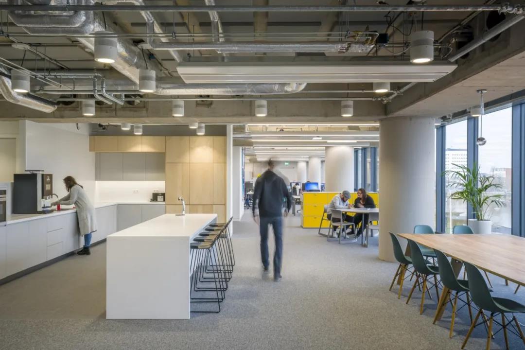 選(xuan)擇南(nan)京定(ding)製(zhi)辦(ban)公(gong)傢(jia)具廠(chang)傢(jia)，都(dou)有哪些(xie)註(zhu)意細節(jié)呢(ne)？