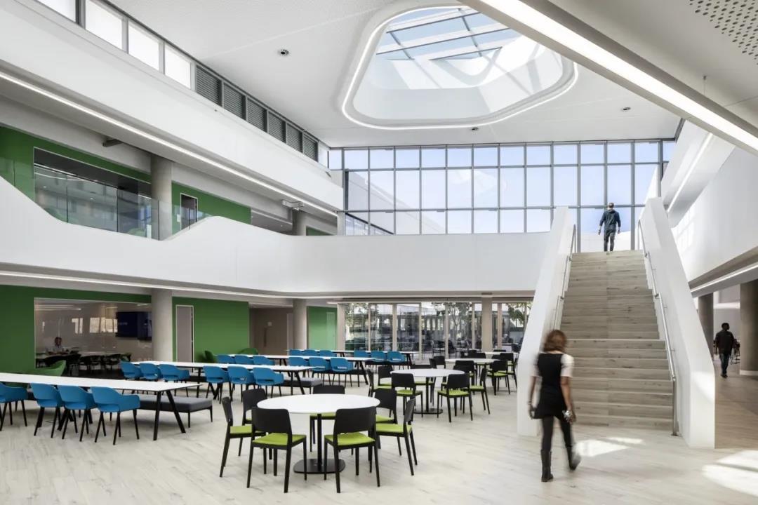 辦公(gong)傢具採(cǎi)(cai)購(gòu)水(shui)很(hen)深，需要註意哪(na)些(xie)？