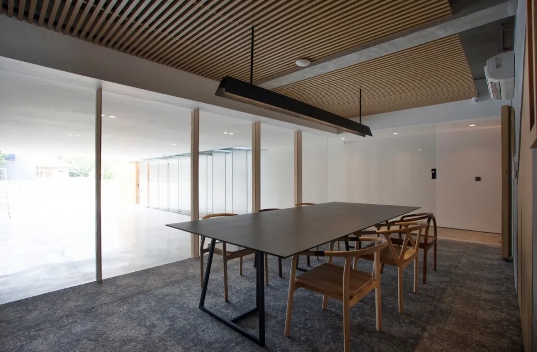 康冠(guan)告(gao)訴(su)您(nin)木質辦(ban)公傢具(ju)該如(ru)何(he)保養(yǎng)(yang)