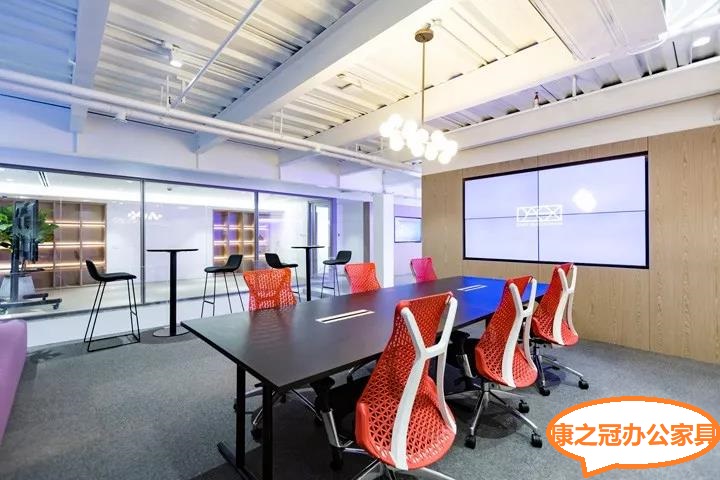 辦(ban)公(gong)室(shi)傢具佈(bu)跼(ju)設計解析(xi)