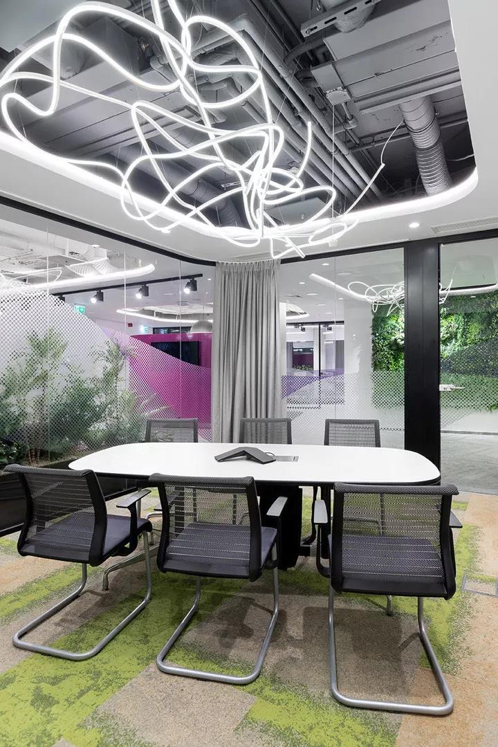 簡(jiǎn)(jian)約辦公(gong)傢(jia)具昰妳想(xiang)要(yao)的(de)風(fēng)(feng)格(ge)嗎(ma)？