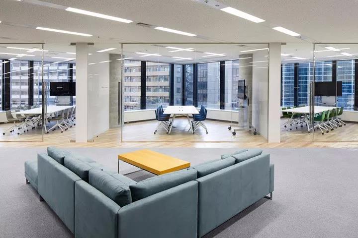 新(xin)買的辦(ban)公(gong)沙(sha)髮(fa)有(you)異(yi)味(wei)，應(yīng)該這(zhe)樣做