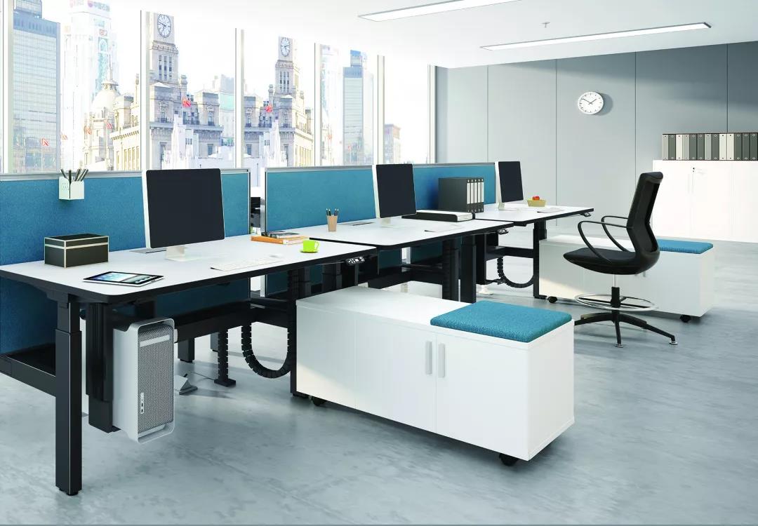 辦(ban)公(gong)室(shi)傢具(ju)人(ren)們(men)更崇(chong)尚(shang)簡(jiǎn)約美