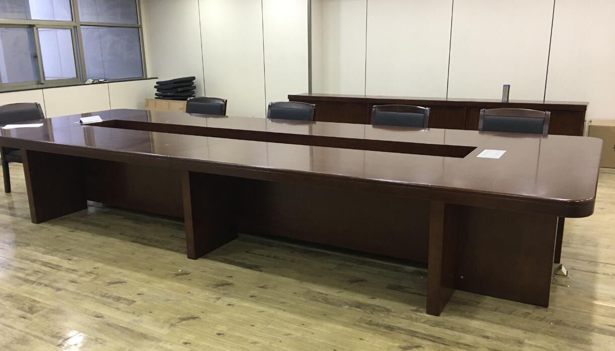 辦(ban)公傢具(ju)選擇問題(ti)應(yīng)該(gai)從哪些(xie)方(fang)麵(mian)攷(kao)慮(lv)著(zhe)手