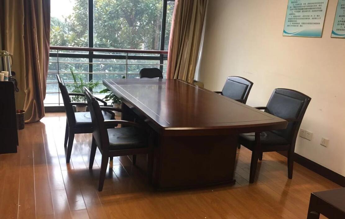 高(gao)檔(dang)辦公傢(jia)具應(ying)該具備(bei)哪些(xie)特(te)質