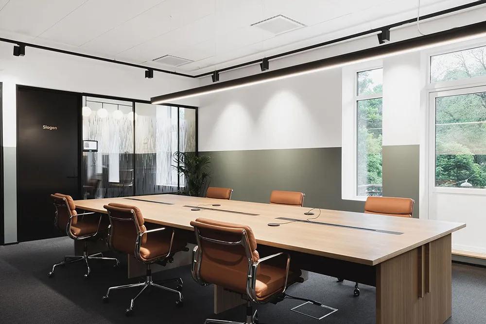 辦(ban)公室(shi)傢具擺(bai)放(fang)設(shè)計需(xu)要註(zhu)意這(zhe)幾(ji)點(diǎn)