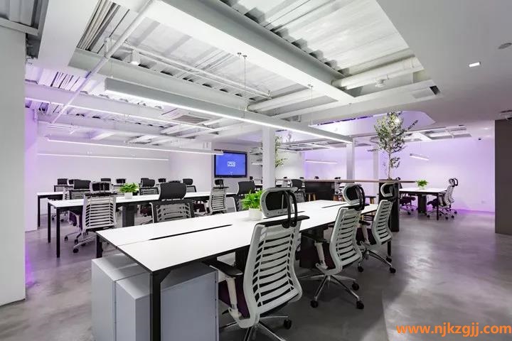 定(ding)製(zhi)辦公傢(jia)具時需要(yao)註意(yi)這幾點(dian)