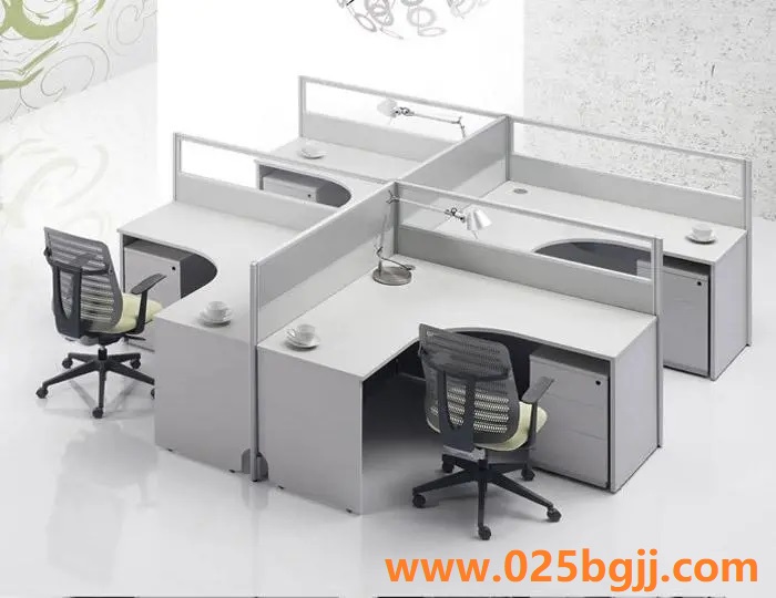 鐵(tie)皮文件(jian)櫃(gui)的(de)優(yōu)(you)劣(lie)可(ke)以從厚(hou)度(du)看(kan)齣(chu)來(lai)